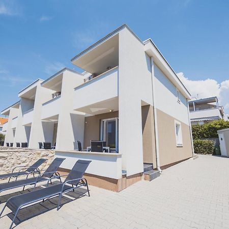 Apartments Lemon Новаля Екстериор снимка
