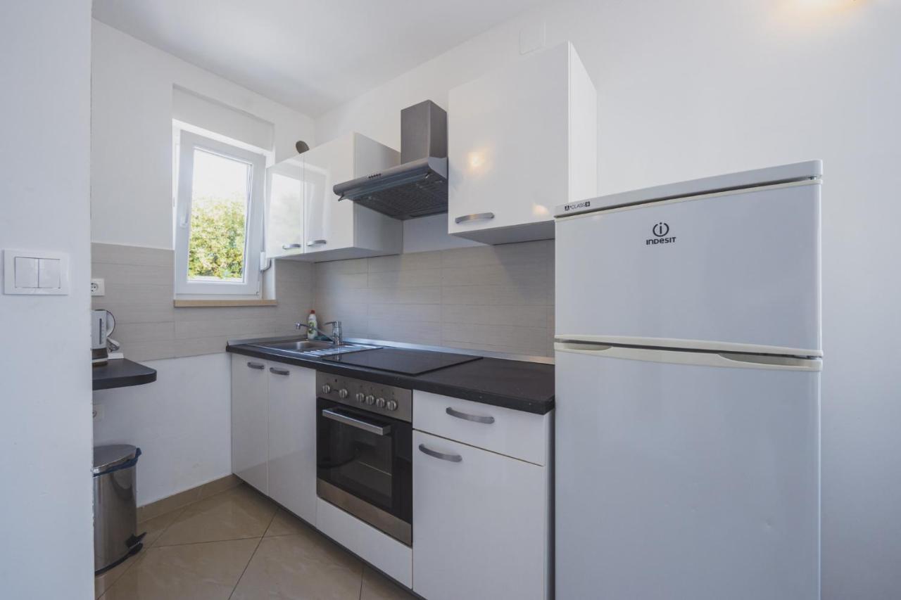 Apartments Lemon Новаля Екстериор снимка