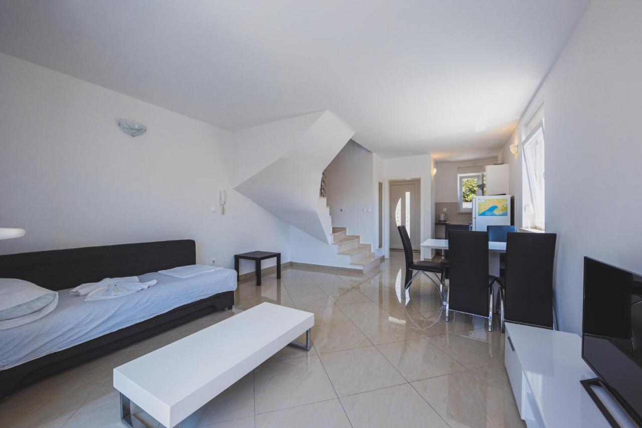 Apartments Lemon Новаля Екстериор снимка