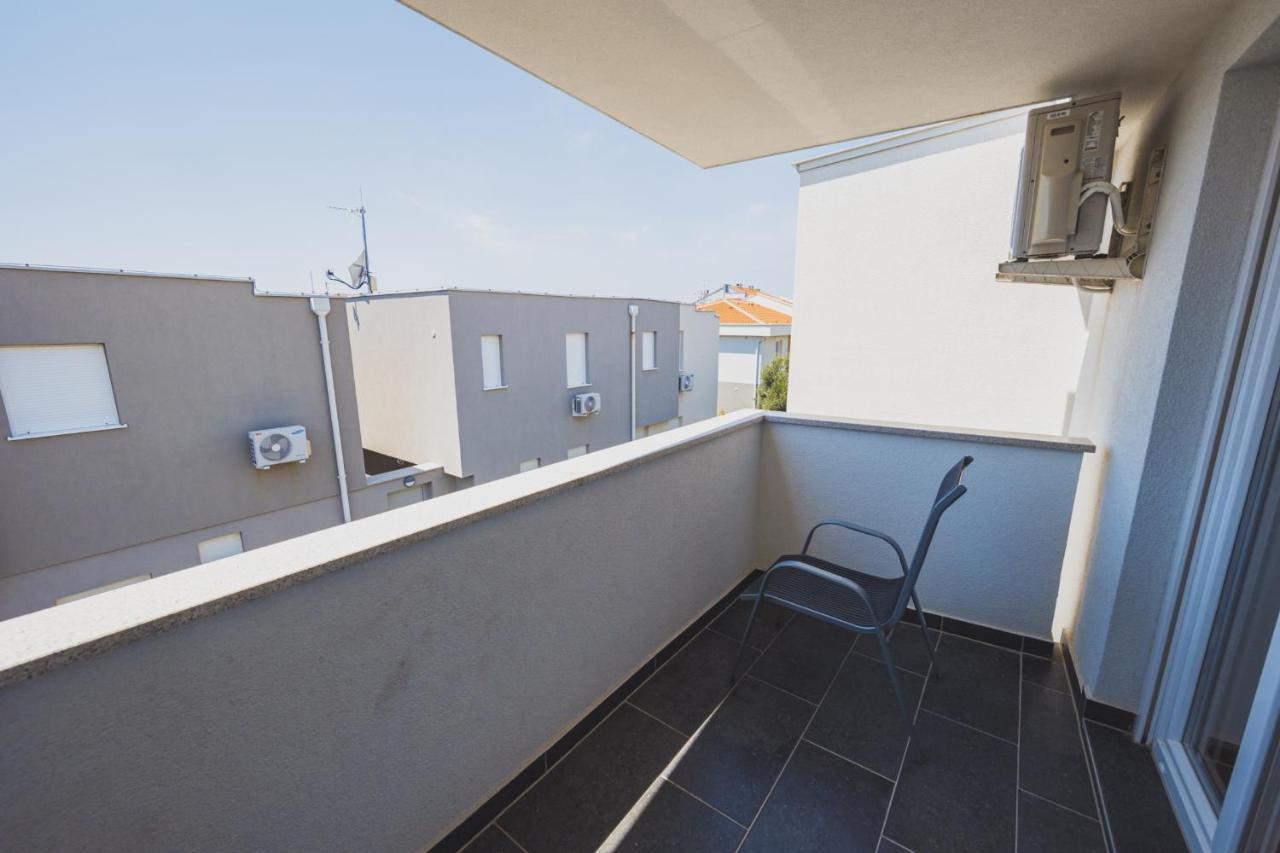 Apartments Lemon Новаля Екстериор снимка